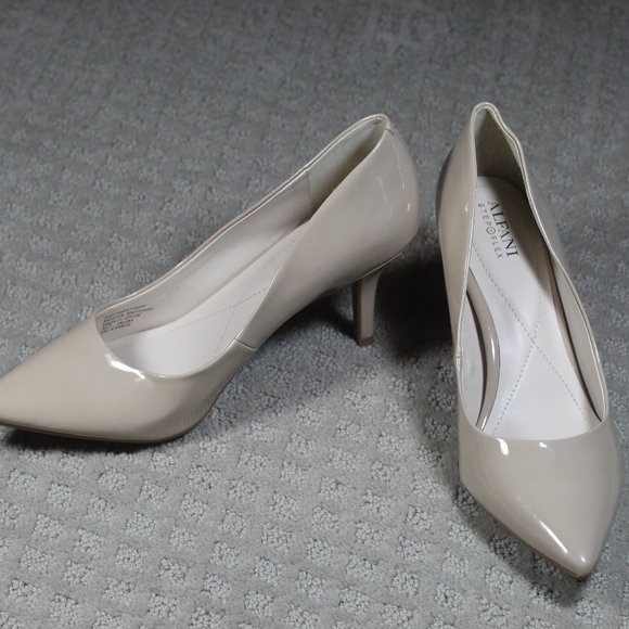 NWOT Alfani Step n Flex Jules Nude Patent Pointed Toe Heels - Picture 1 of 8